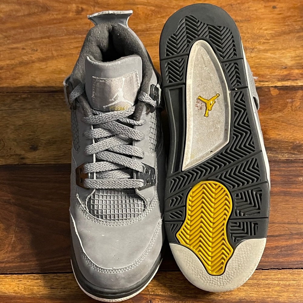 2004 Retro Jordan’s 4 in ‘Cool Gray’